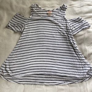 Striped tee with short sleeve, but shoulder is showing. Nice and lightweight.
